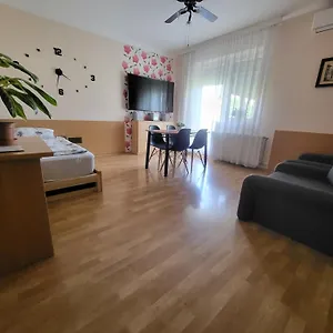 Apartman József Attila, Hajdúszoboszló